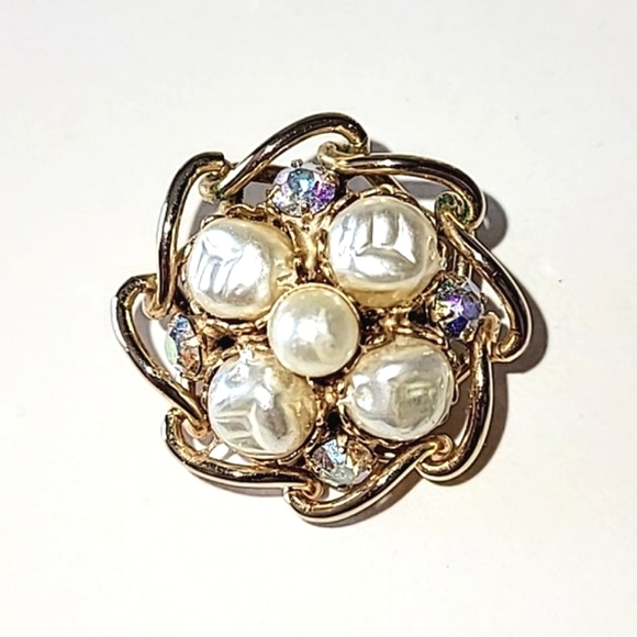 BAROQUE FAUX PEARL & AURORA BOREALIS CLIP-ON EARRINGS - Picture 3 of 7